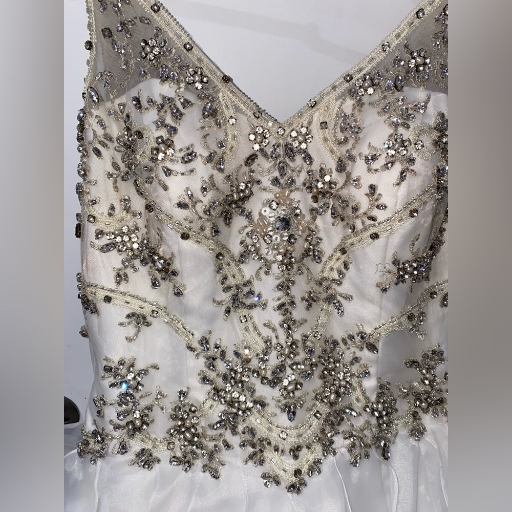 Selling this gorgeous V-Neck Ruffle Wedding Dress for Bride